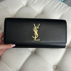 YSL KATE CLUTCH IN GRAIN DE POUDRE EMBOSSED LEATHER